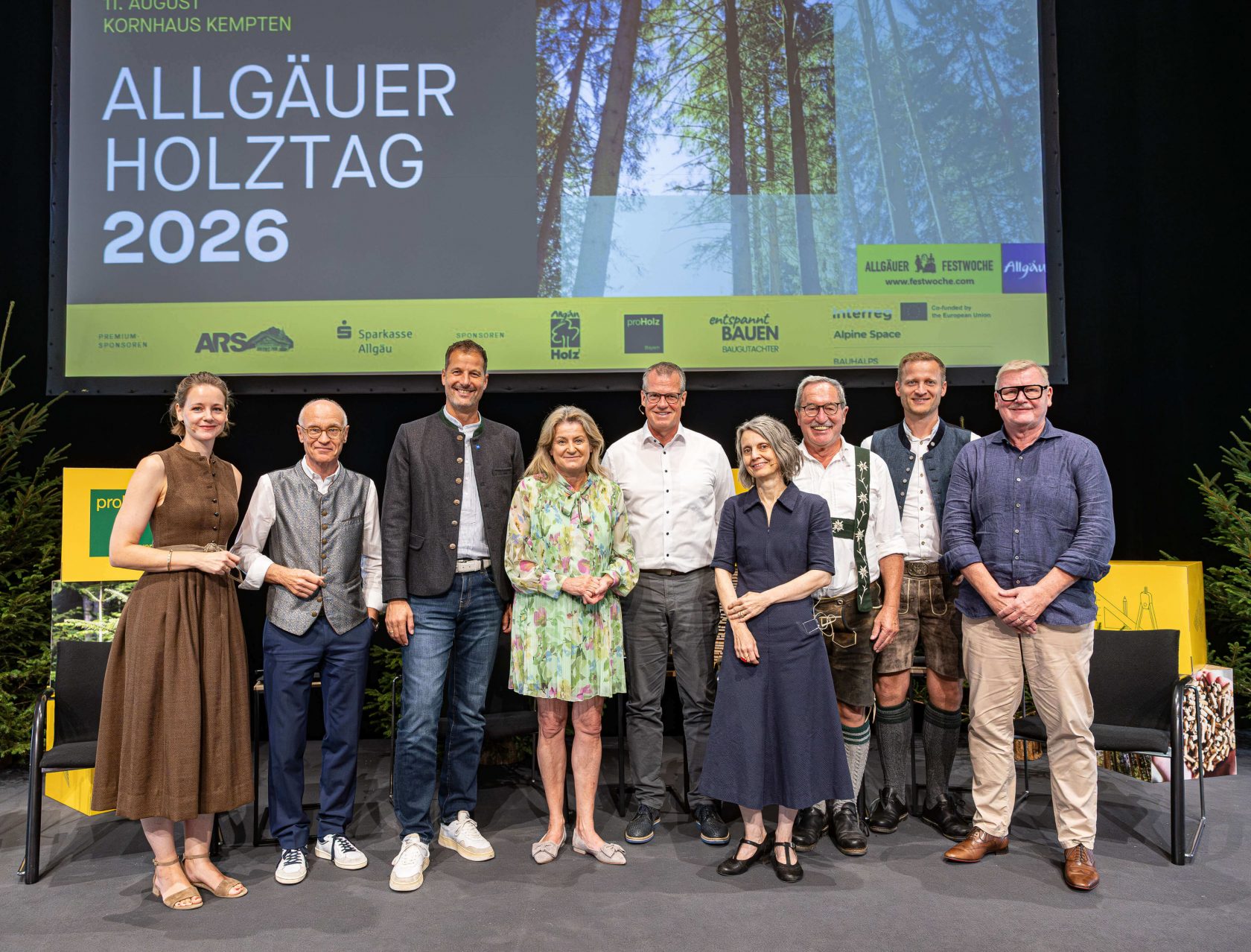 Gruppenbild Referenten auf der Bühne